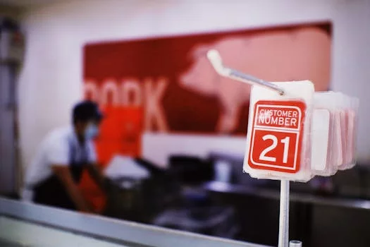 buffalo chicken pizza with spicy sauce